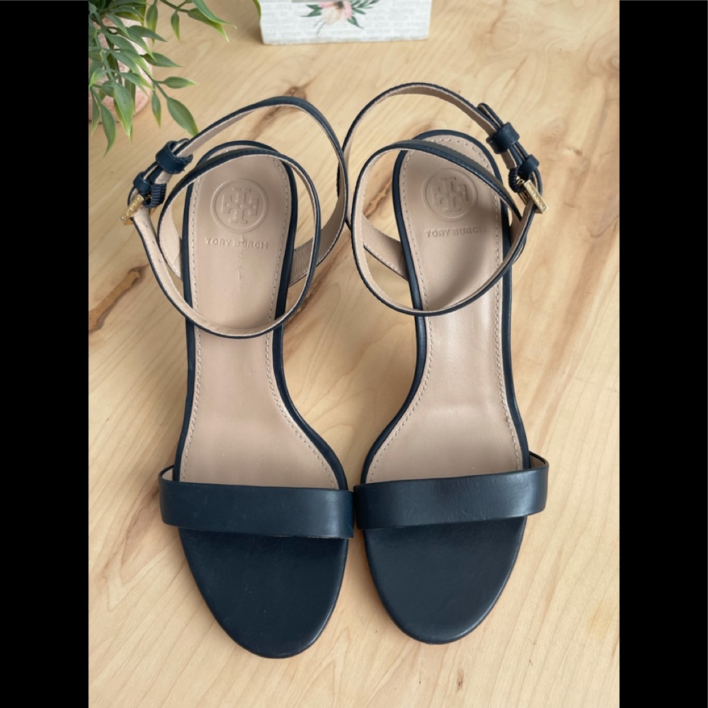 TORY BURCH Woman’s Elana Sandal Calf Leather Rare Comfortable